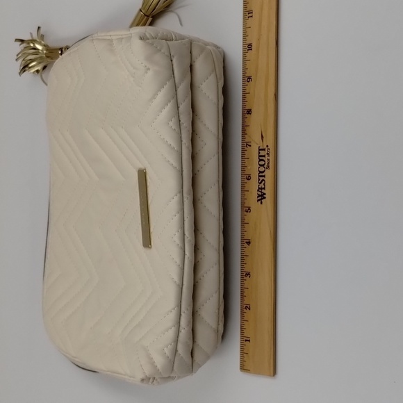 Tartan Twine quilted two part makeup bag zip top with gold tassels cream - Picture 12 of 13